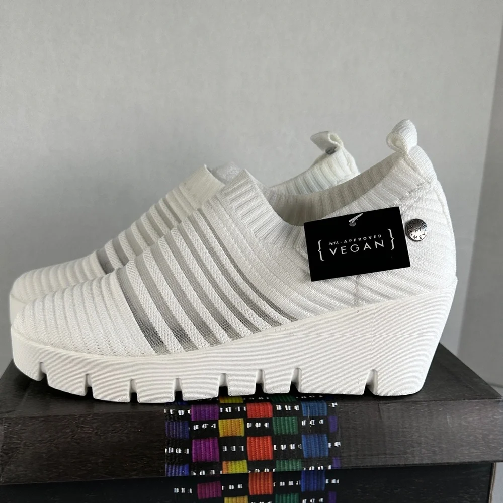 bernie mev. White Knit Slip-On Wedge Sneakers. Brand New - Picture 4 of 5